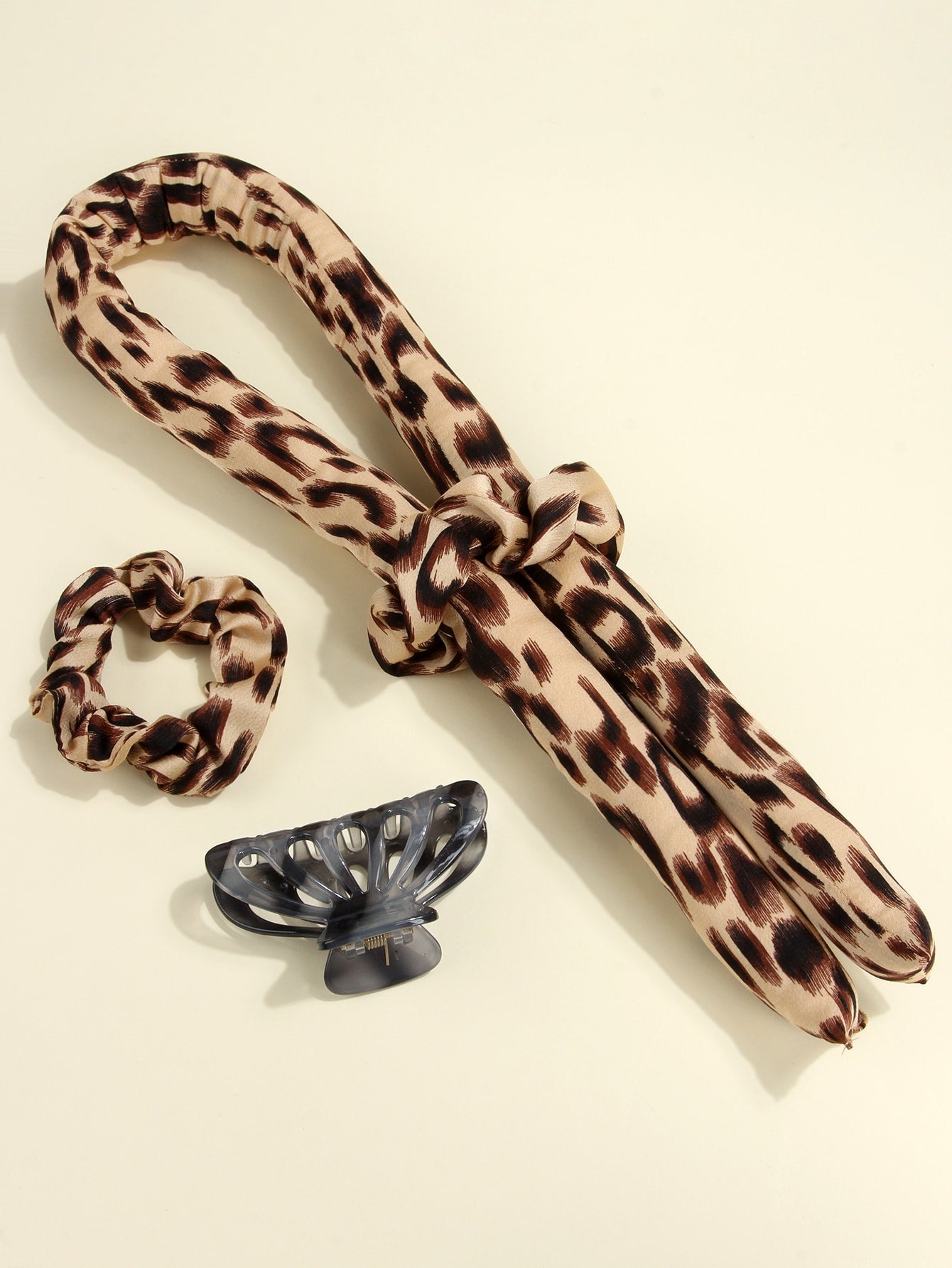 4 Pieces Hair Care Accessories Set with Leopard Pattern