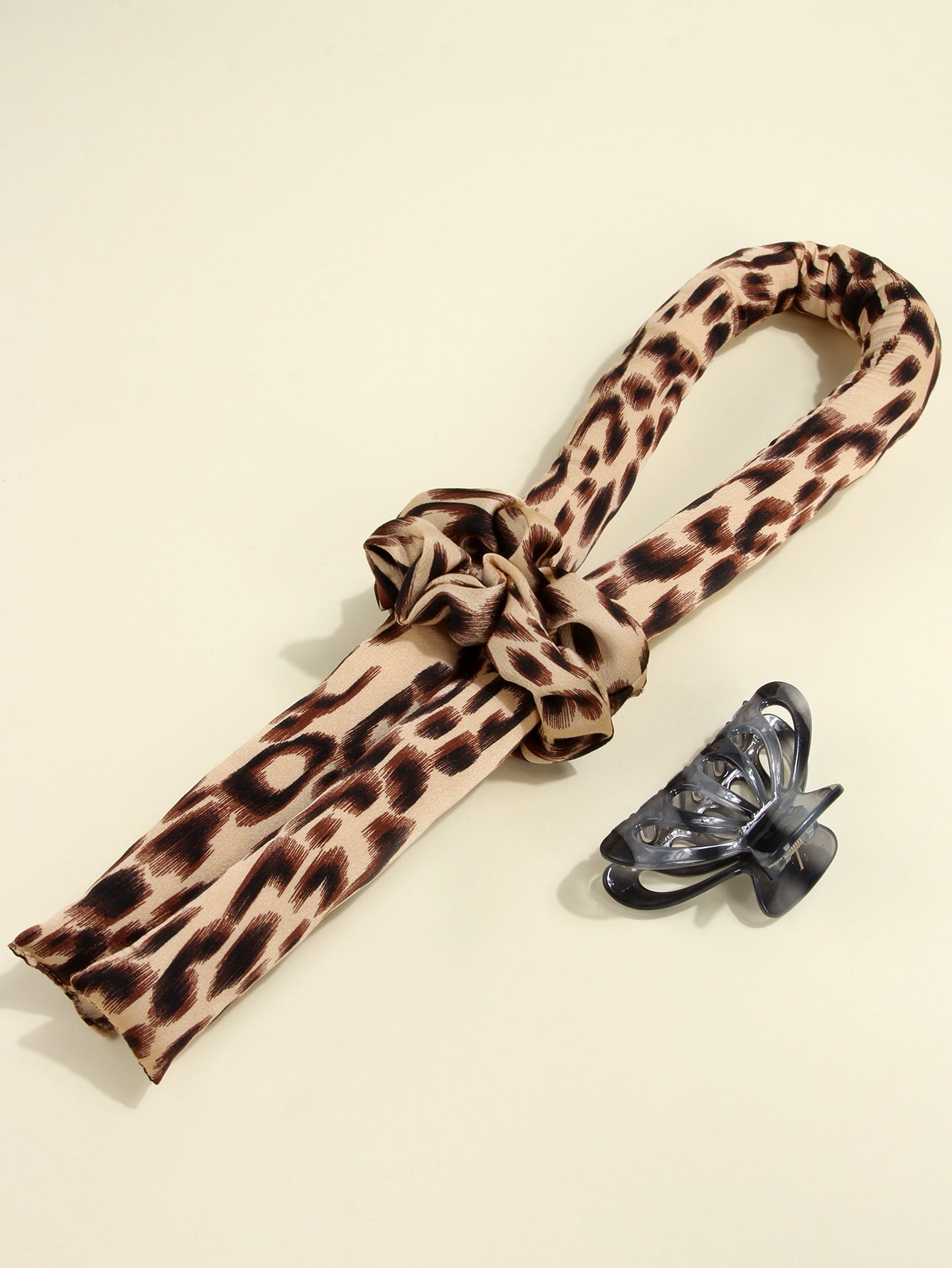 4 Pieces Hair Care Accessories Set with Leopard Pattern