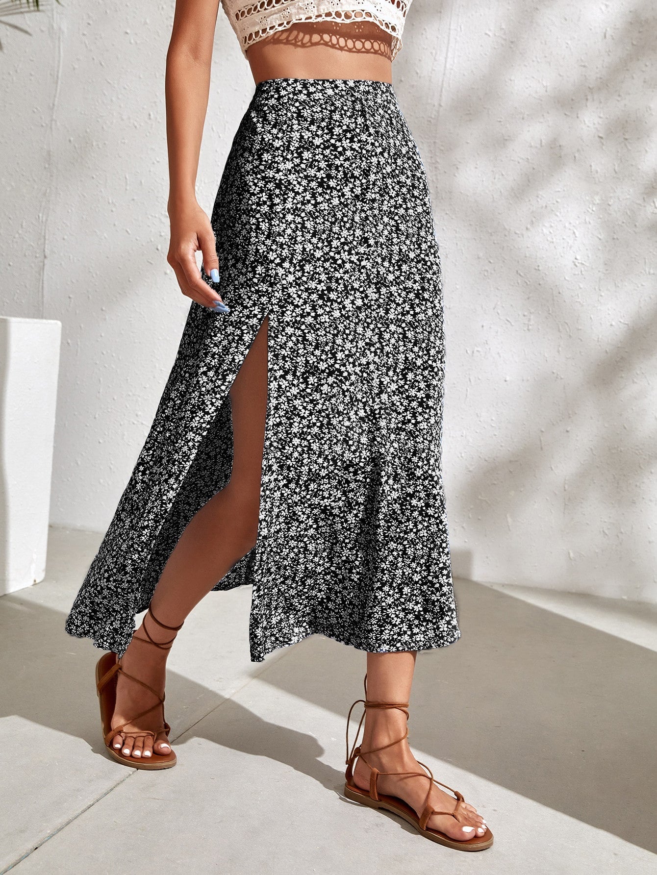 Skirt with floral pattern, slit (50% OFF)