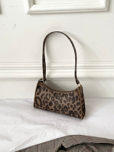 Baguette bag with leopard pattern