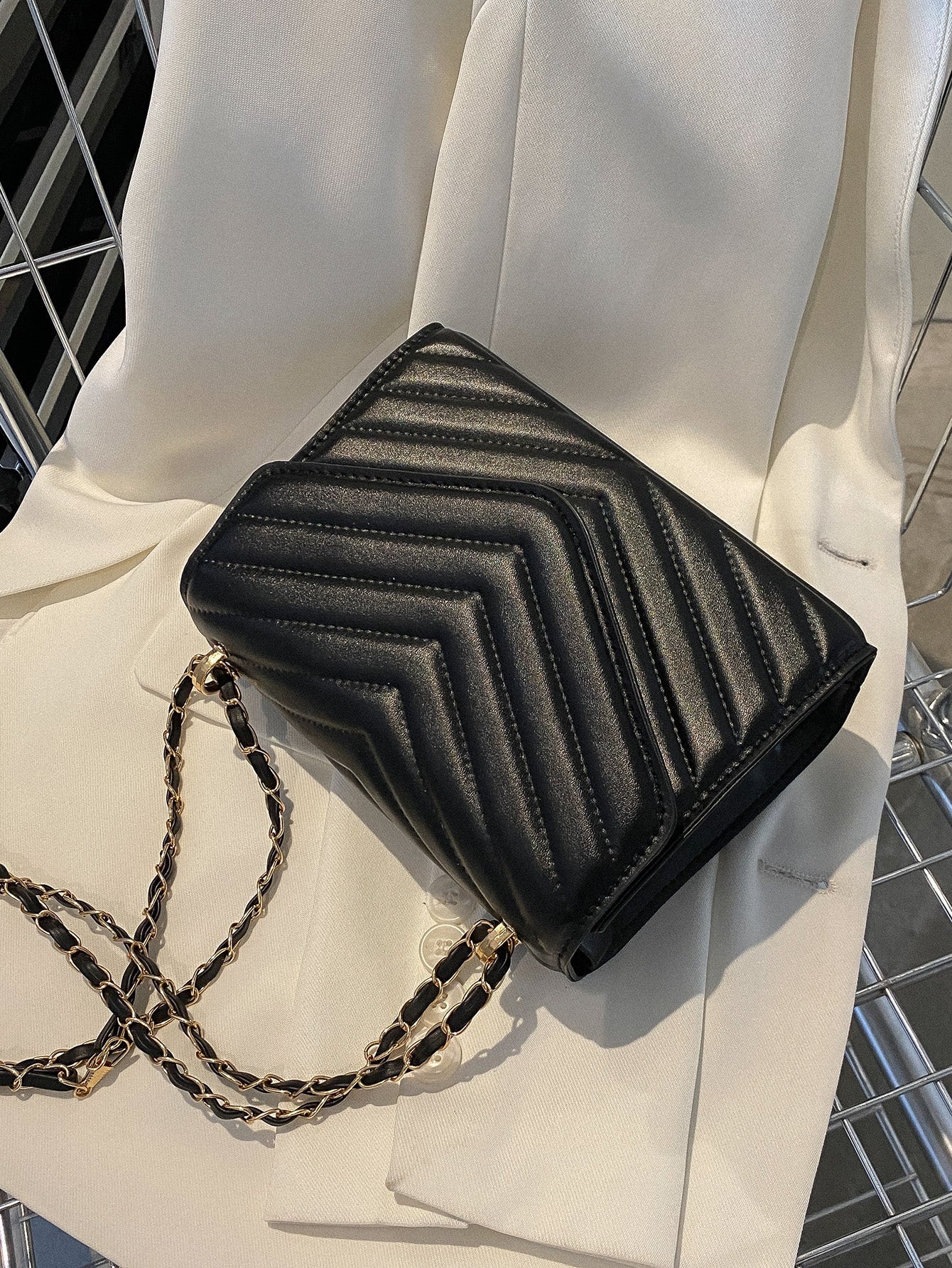 Square bag with chevron snap fastener