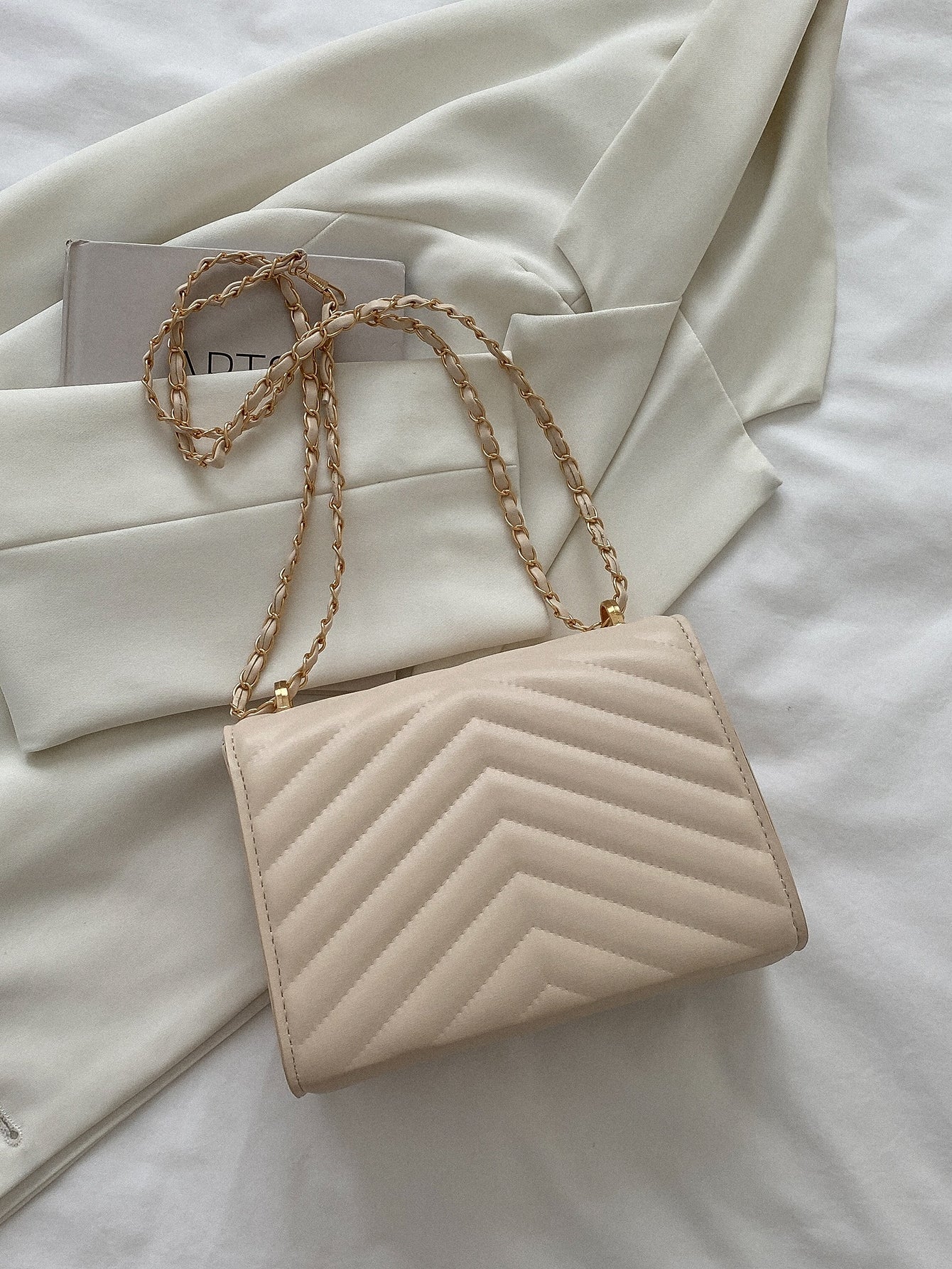 Square bag with chevron snap fastener