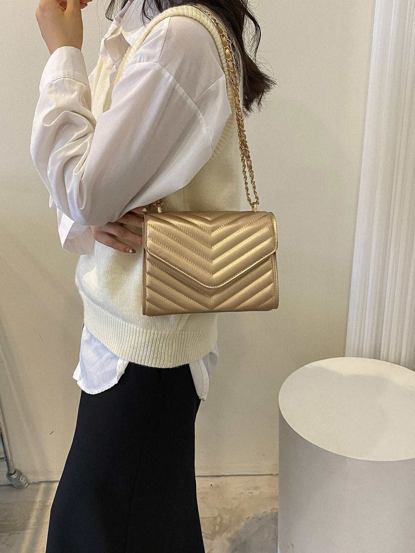 Square bag with chevron snap fastener