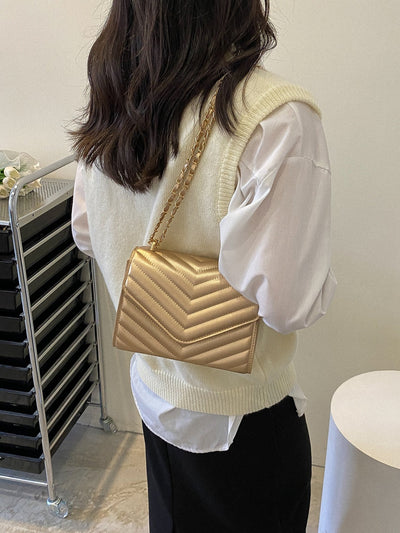 Square bag with chevron snap fastener