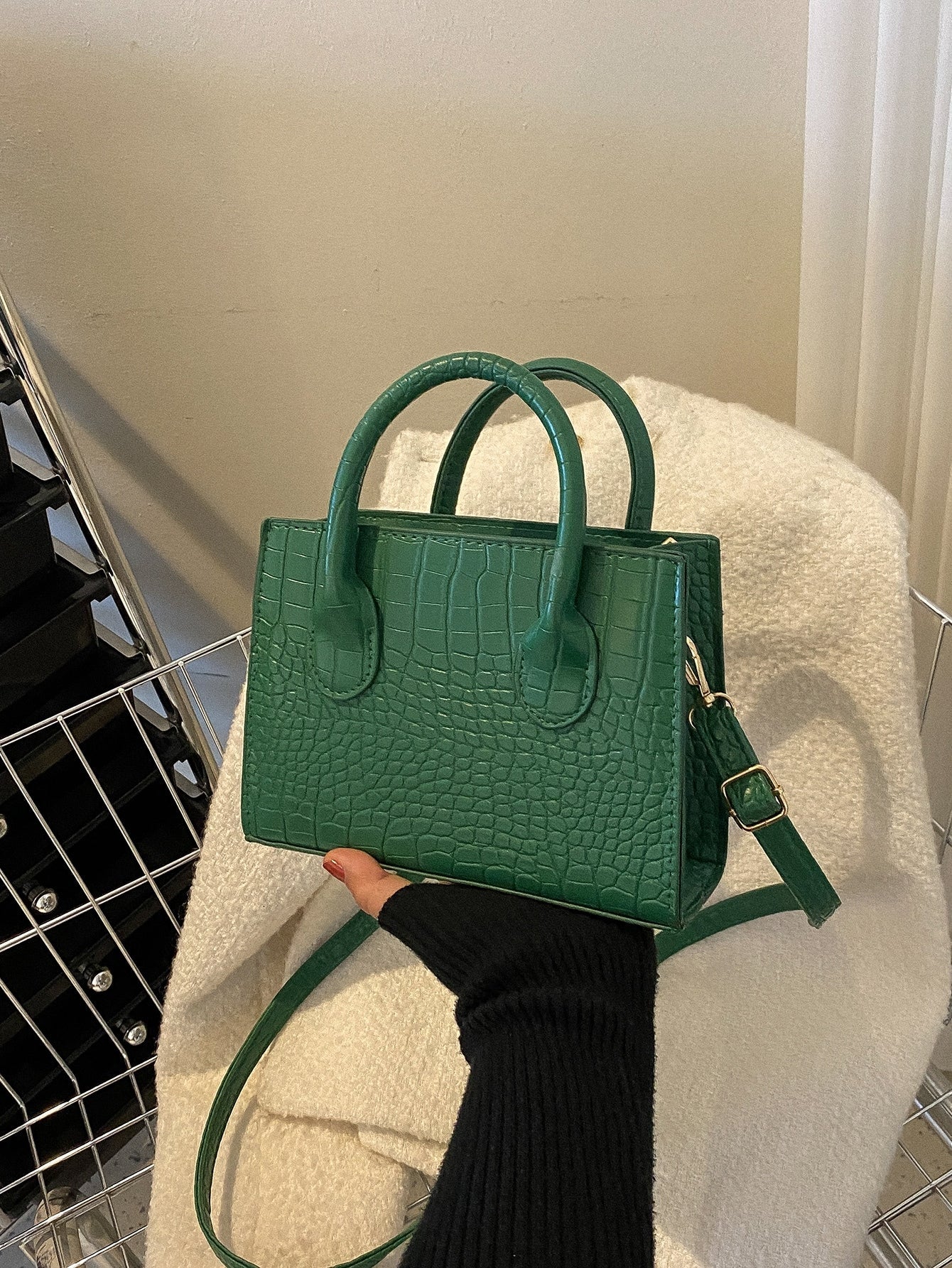 Square bag with crocodile embossing, double handle