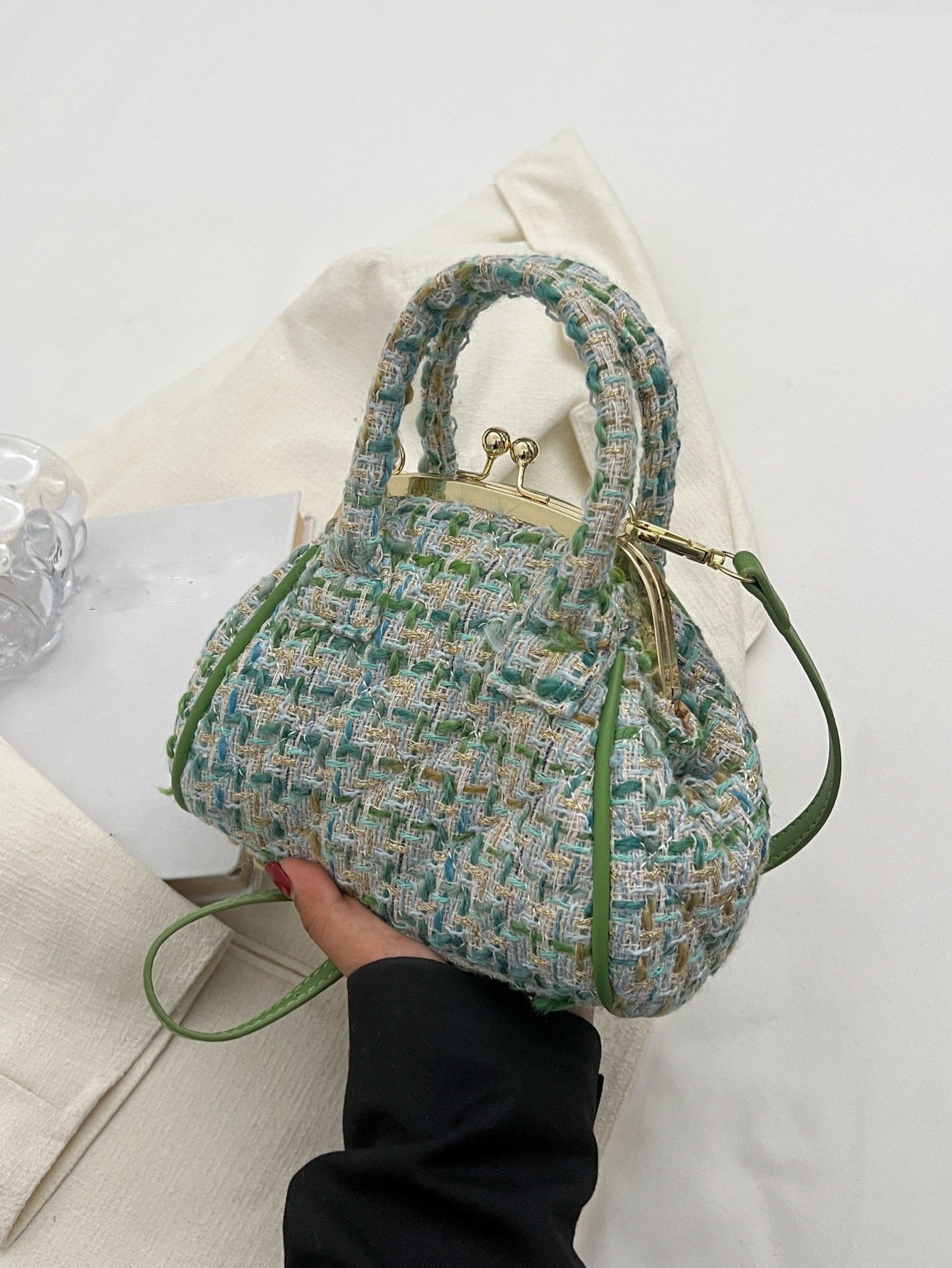 Handbag with plaid pattern, kiss lock