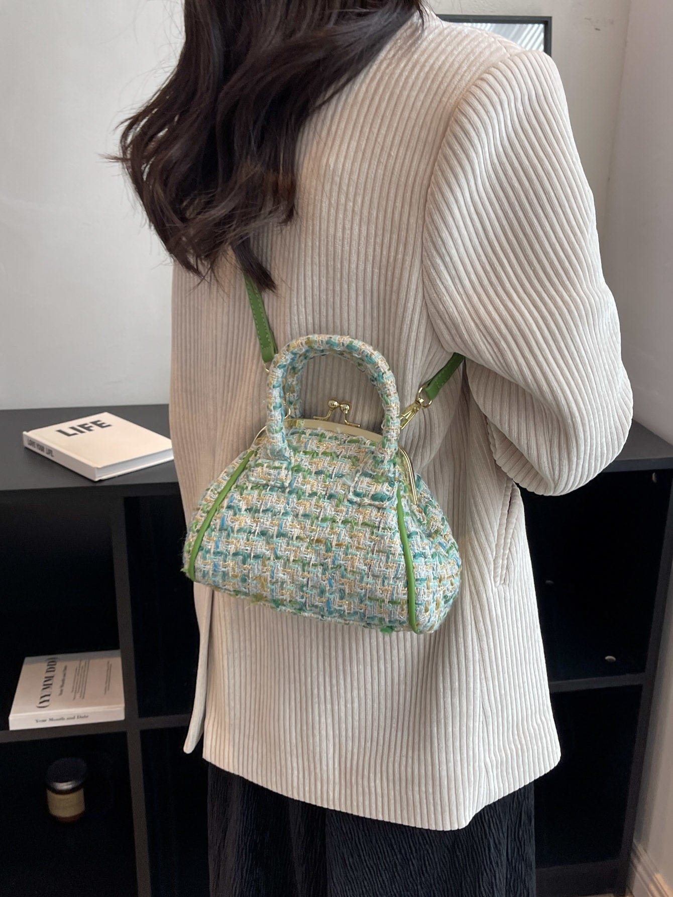 Handbag with plaid pattern, kiss lock