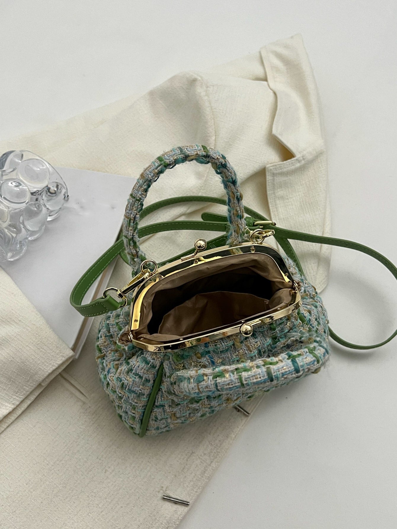 Handbag with plaid pattern, kiss lock