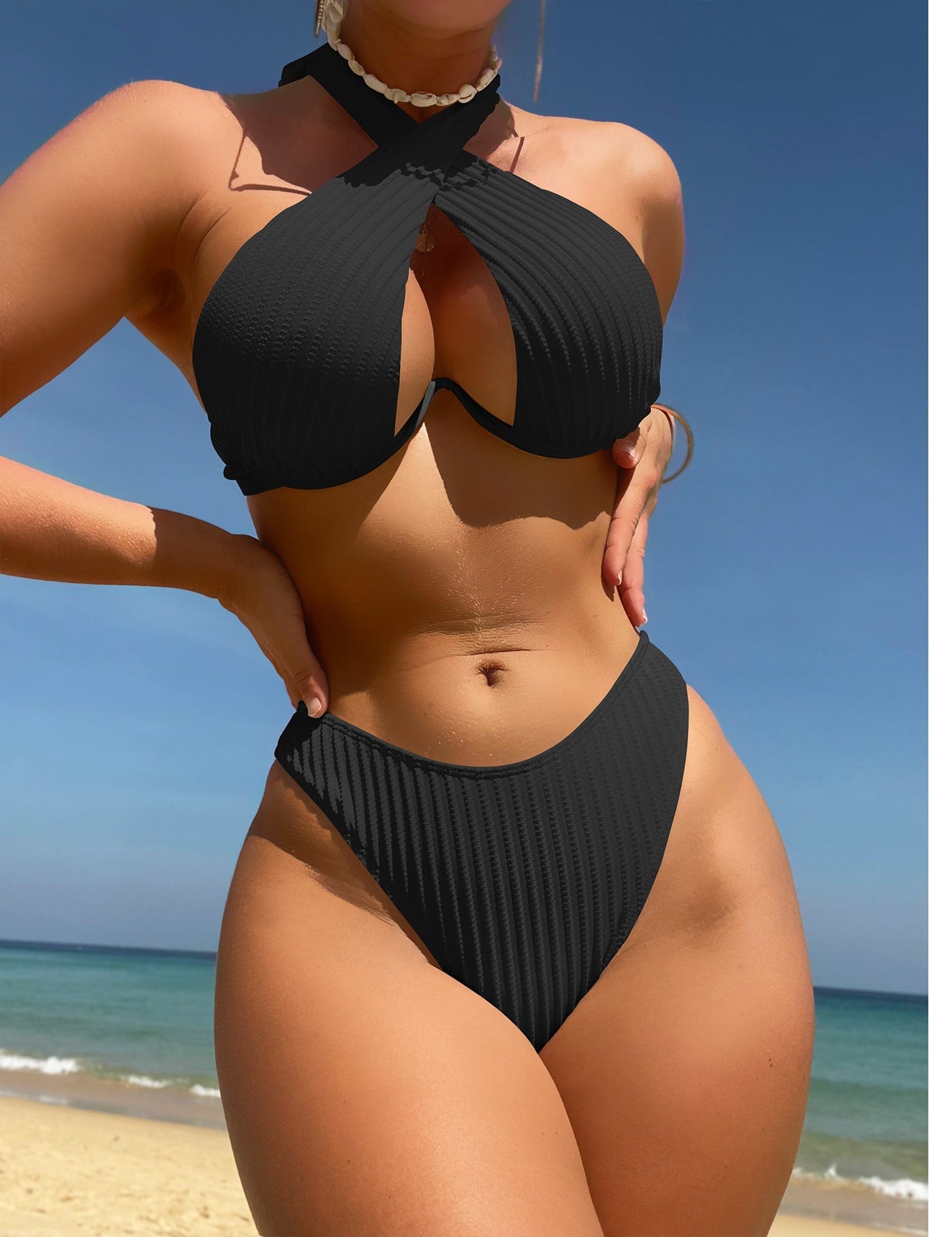 Bikini with underwire, halter neck,