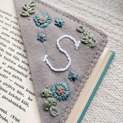 40% OFF | Personalized hand-embroidered corner bookmark 